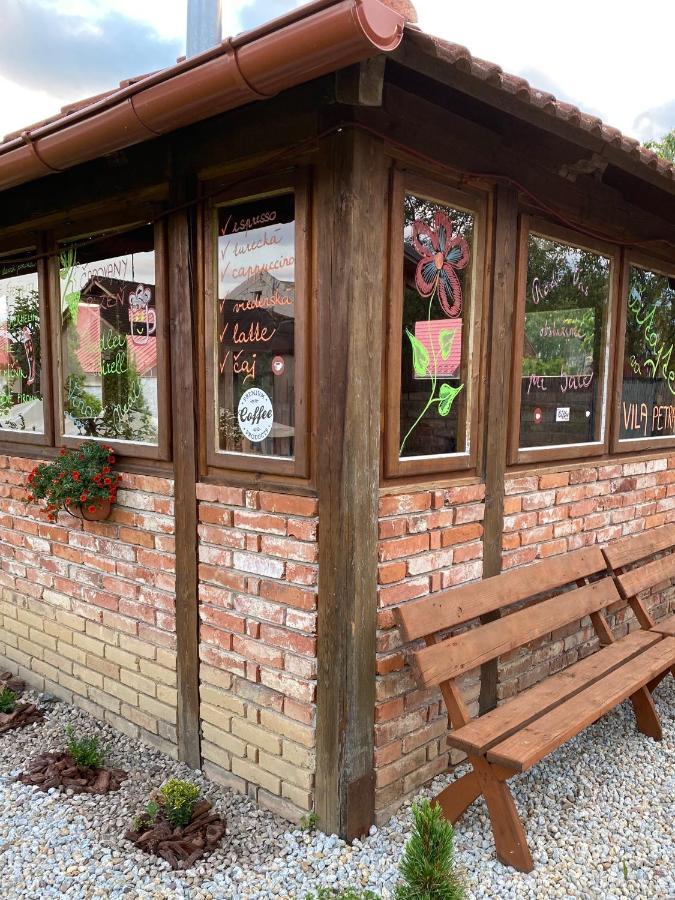 Penzion Vila Petra Bed&Breakfast Veľký Slavkov Exteriör bild