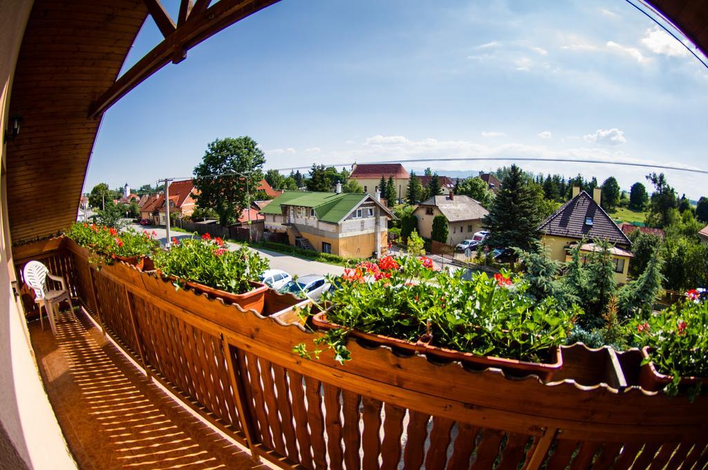Penzion Vila Petra Bed&Breakfast Veľký Slavkov Exteriör bild