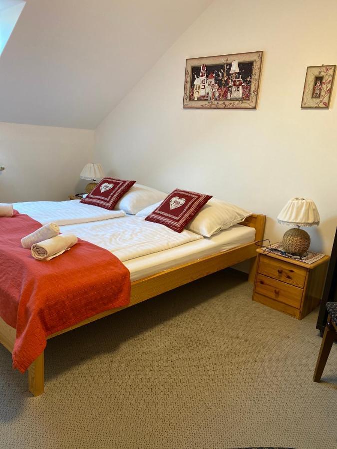 Penzion Vila Petra Bed&Breakfast Veľký Slavkov Exteriör bild